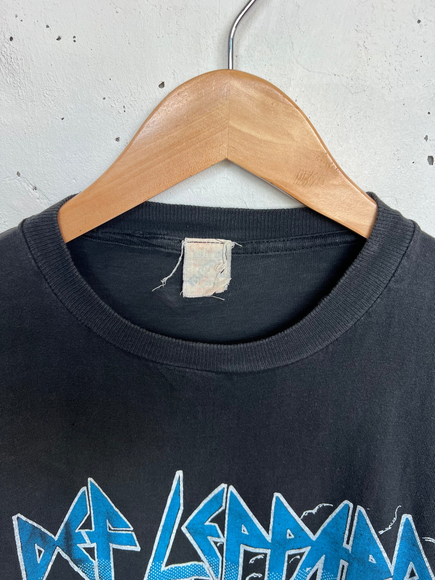 Vintage 80s “ Pyromania” Def Leppard Parking Lot Bootleg Tee