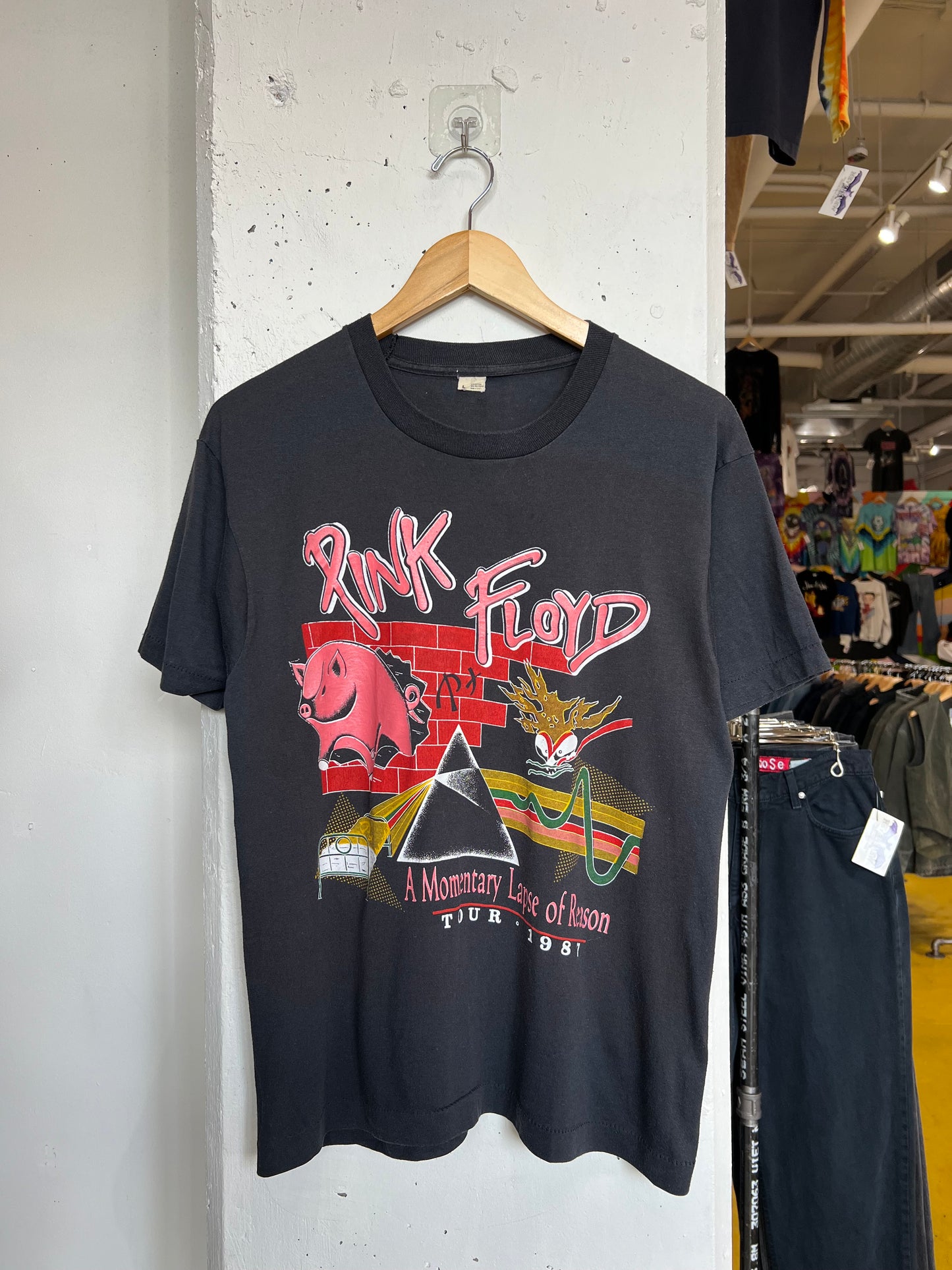 Vintage 1987 Pink Floyd “A momentary Lapse Of Reason” Tee