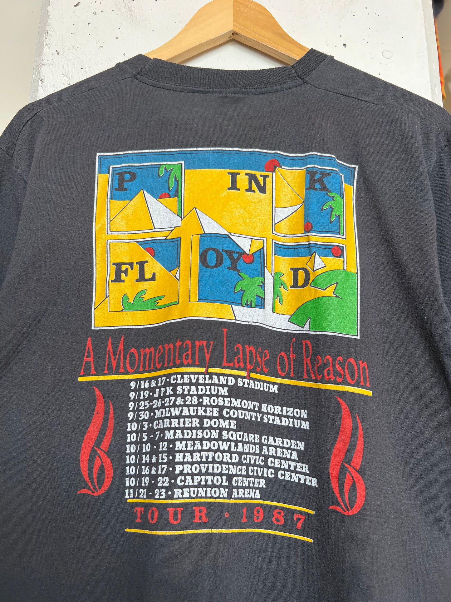 Vintage 1987 Pink Floyd “A momentary Lapse Of Reason” Tee